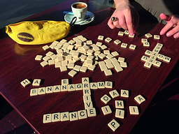Bananagrams - Um Divertido Jogo de Palavras Cruzadas,.